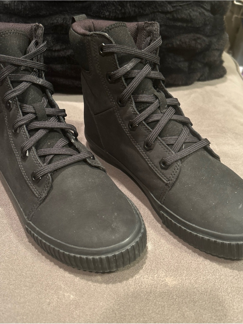 Timberland Women's Skyla Bay 10" Sneaker Boots Shoe Style Black Nubuck A2GFT Sz8